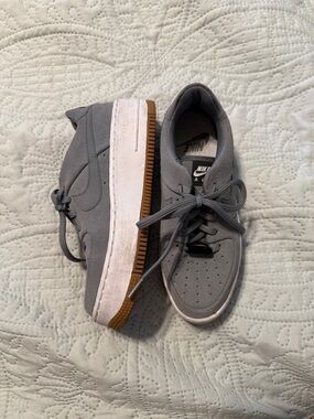 Nike Gray Suede Low-Top Sneakers with Gum Outsole - size 5.5/EU 36